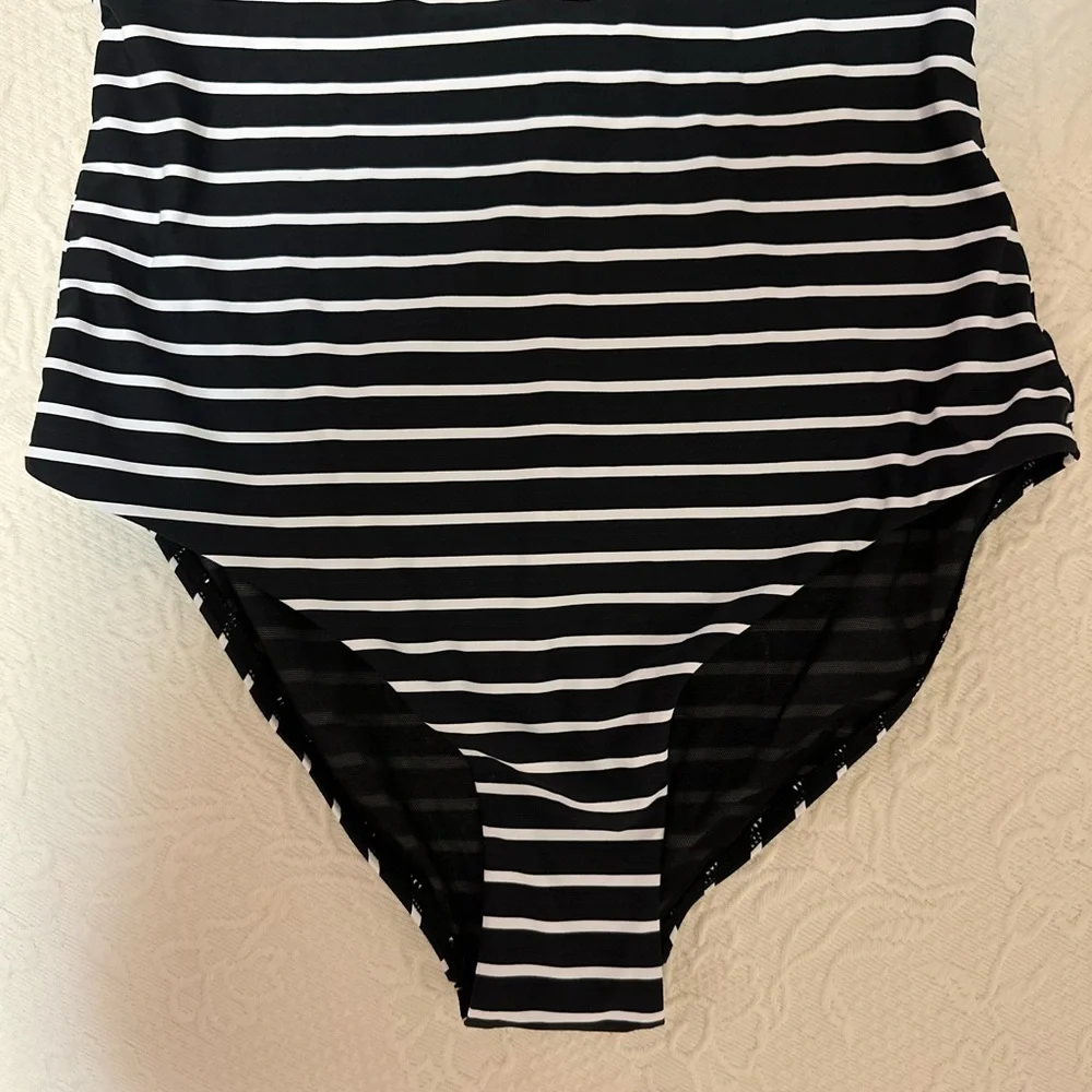 Sea Level Swim. Sealevelcharmarel Lace-Up. Size 8. Black and White - Picture 10 of 13